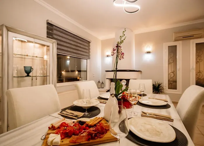 Ellania Villa